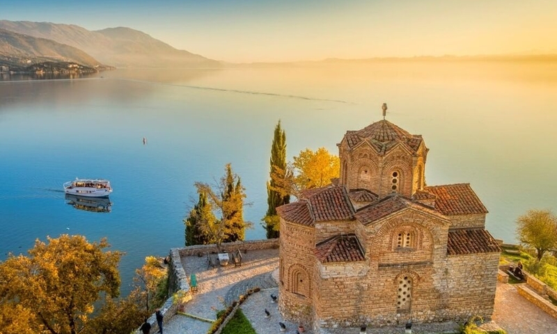 İzmir`den Uçaklı  Balkanlar Kosovalı ( Air Albania Hava Yolları )