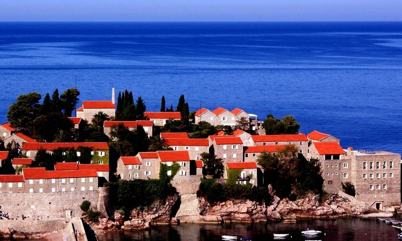 İzmir`den Uçaklı  Balkanlar Kosovalı ( Air Albania Hava Yolları )